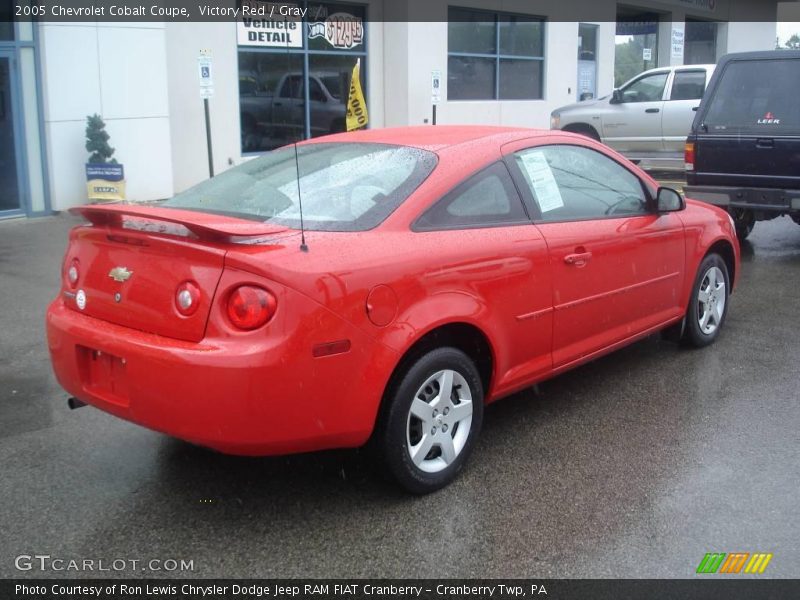 Victory Red / Gray 2005 Chevrolet Cobalt Coupe