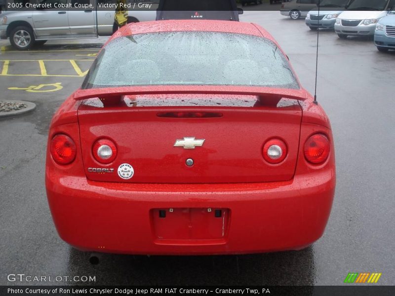 Victory Red / Gray 2005 Chevrolet Cobalt Coupe