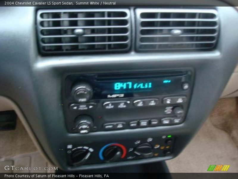 Summit White / Neutral 2004 Chevrolet Cavalier LS Sport Sedan