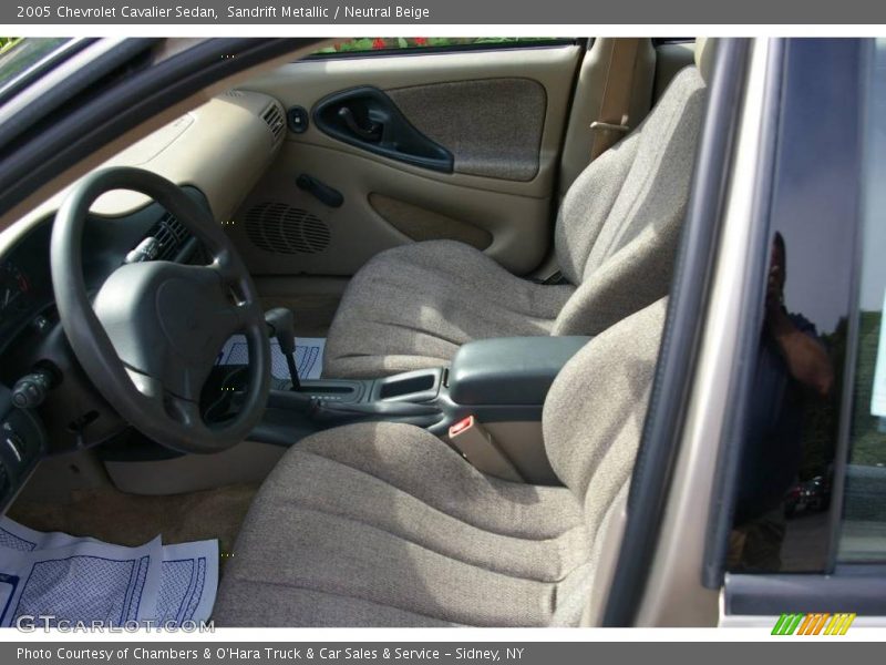 Sandrift Metallic / Neutral Beige 2005 Chevrolet Cavalier Sedan