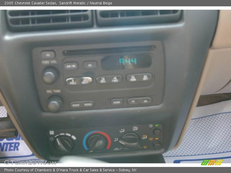Sandrift Metallic / Neutral Beige 2005 Chevrolet Cavalier Sedan