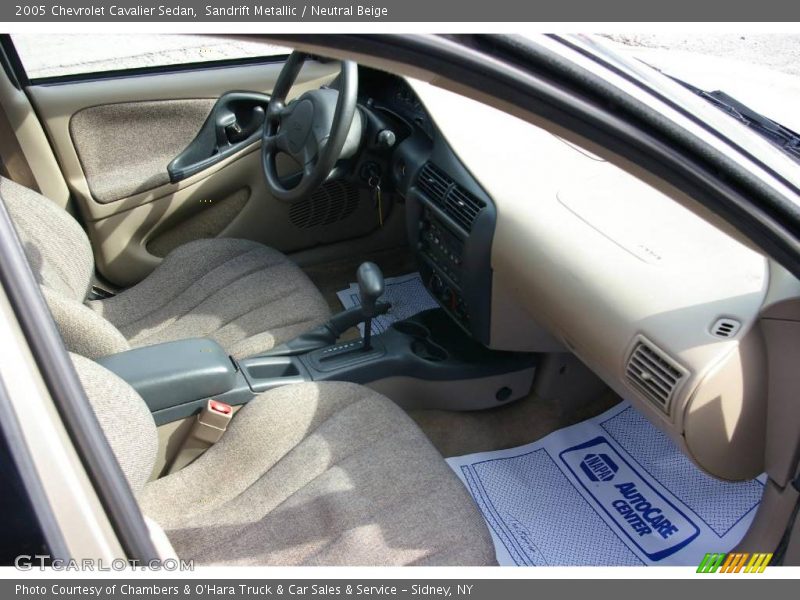 Sandrift Metallic / Neutral Beige 2005 Chevrolet Cavalier Sedan