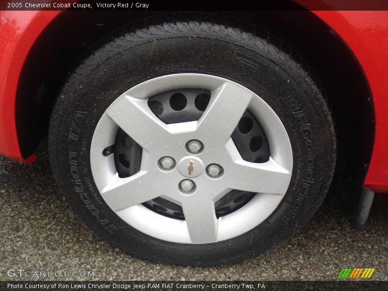 Victory Red / Gray 2005 Chevrolet Cobalt Coupe