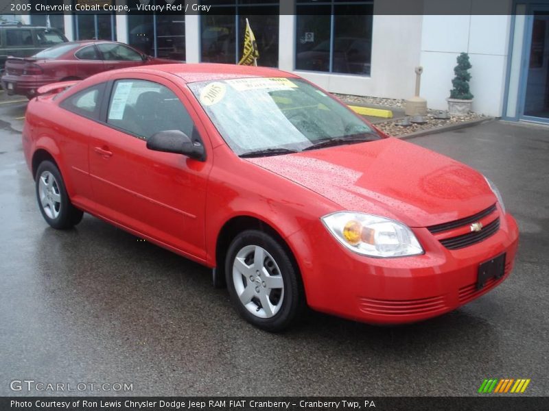 Victory Red / Gray 2005 Chevrolet Cobalt Coupe