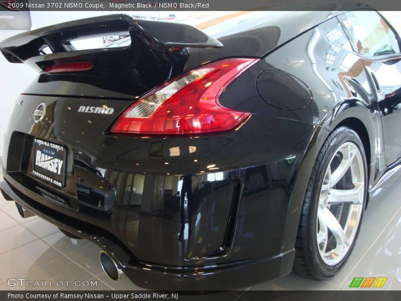Magnetic Black / NISMO Black/Red 2009 Nissan 370Z NISMO Coupe