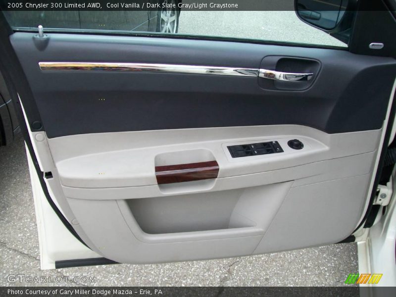 Cool Vanilla / Dark Slate Gray/Light Graystone 2005 Chrysler 300 Limited AWD