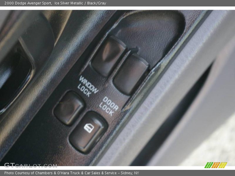 Ice Silver Metallic / Black/Gray 2000 Dodge Avenger Sport