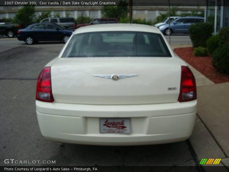 Cool Vanilla / Dark Slate Gray/Light Graystone 2007 Chrysler 300