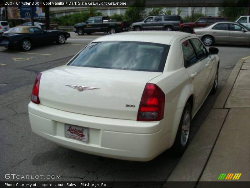 Cool Vanilla / Dark Slate Gray/Light Graystone 2007 Chrysler 300