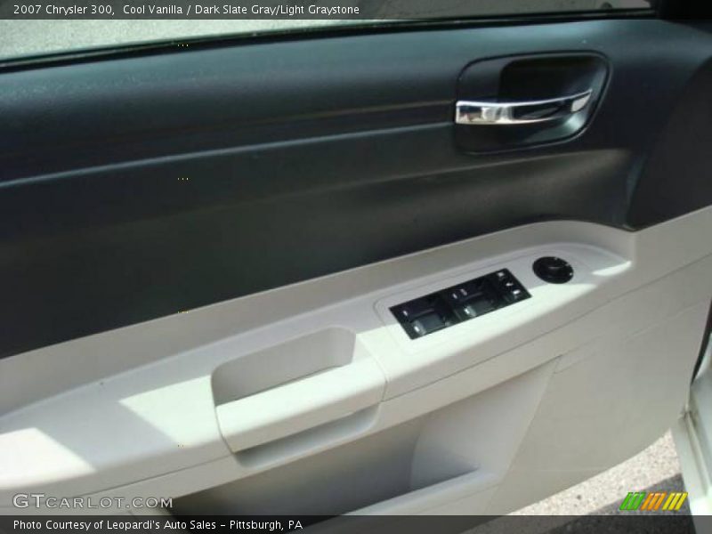 Cool Vanilla / Dark Slate Gray/Light Graystone 2007 Chrysler 300