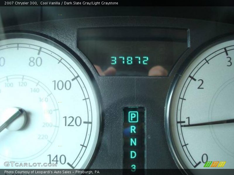 Cool Vanilla / Dark Slate Gray/Light Graystone 2007 Chrysler 300