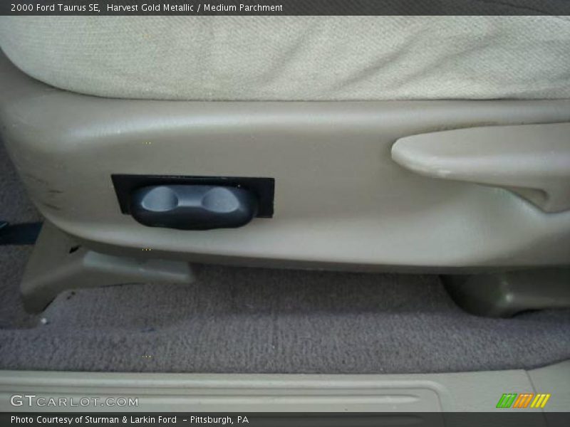 Harvest Gold Metallic / Medium Parchment 2000 Ford Taurus SE
