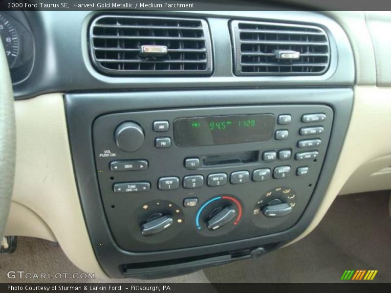 Harvest Gold Metallic / Medium Parchment 2000 Ford Taurus SE