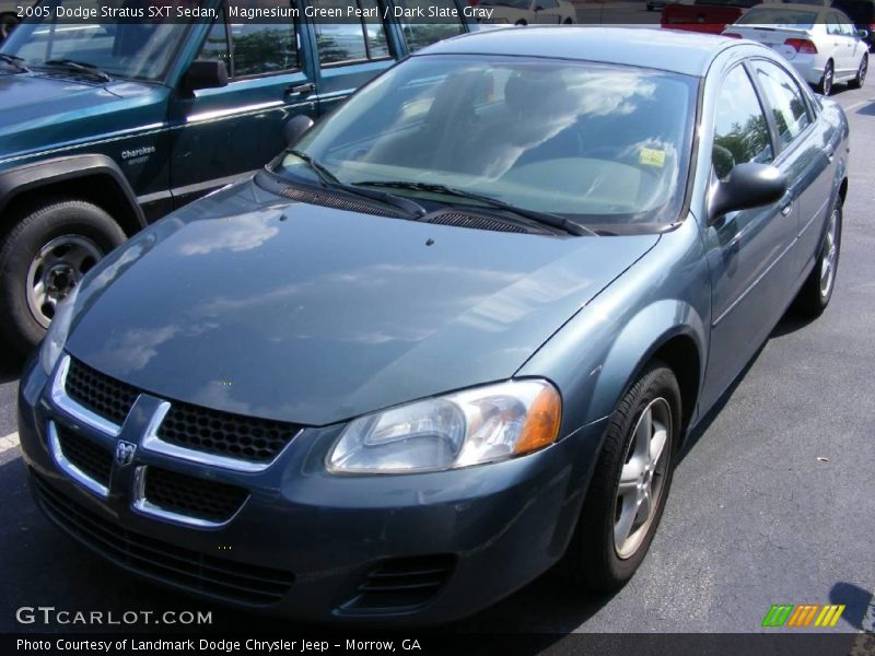 Magnesium Green Pearl / Dark Slate Gray 2005 Dodge Stratus SXT Sedan