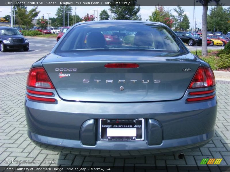 Magnesium Green Pearl / Dark Slate Gray 2005 Dodge Stratus SXT Sedan