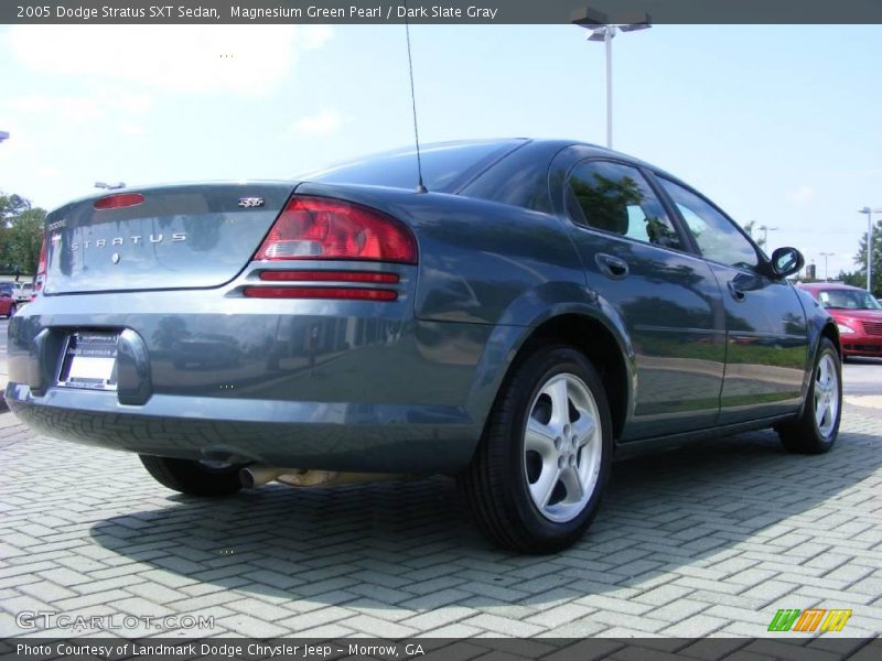 Magnesium Green Pearl / Dark Slate Gray 2005 Dodge Stratus SXT Sedan