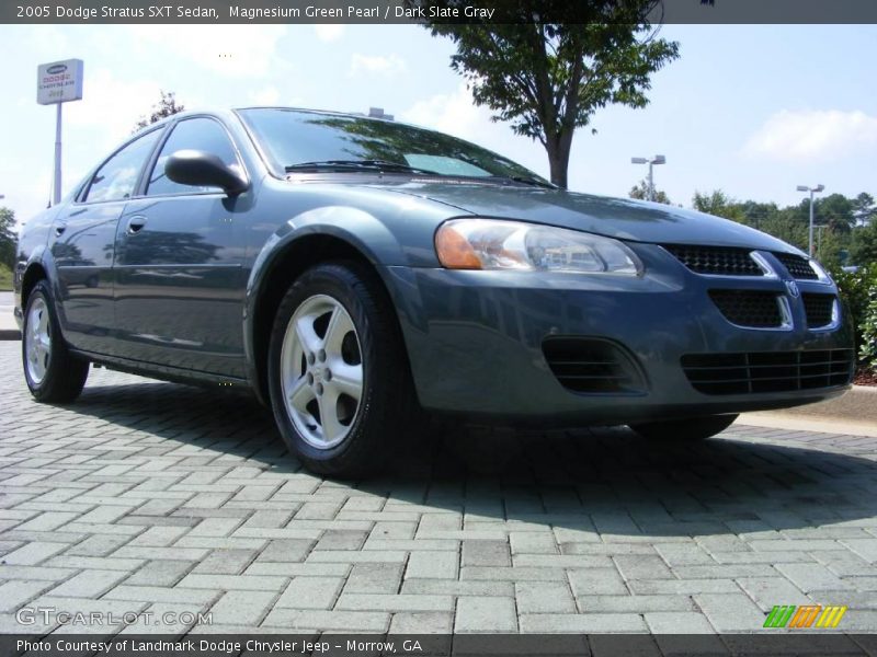 Magnesium Green Pearl / Dark Slate Gray 2005 Dodge Stratus SXT Sedan
