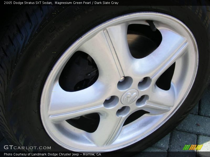 Magnesium Green Pearl / Dark Slate Gray 2005 Dodge Stratus SXT Sedan