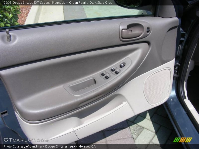 Magnesium Green Pearl / Dark Slate Gray 2005 Dodge Stratus SXT Sedan