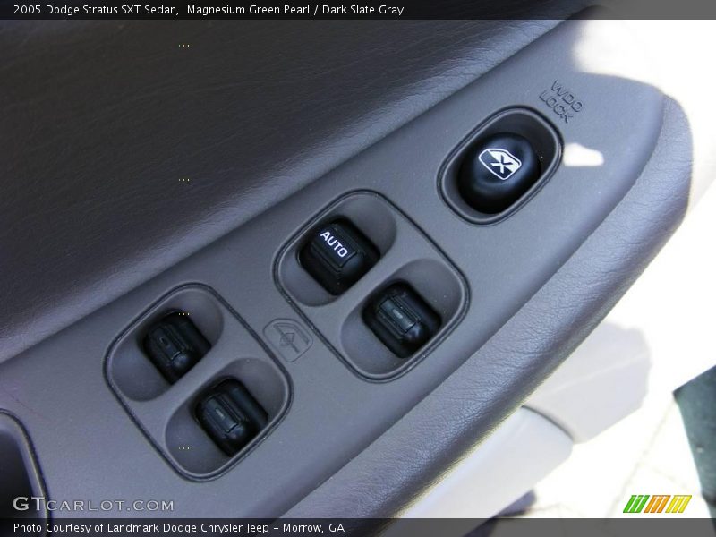 Magnesium Green Pearl / Dark Slate Gray 2005 Dodge Stratus SXT Sedan