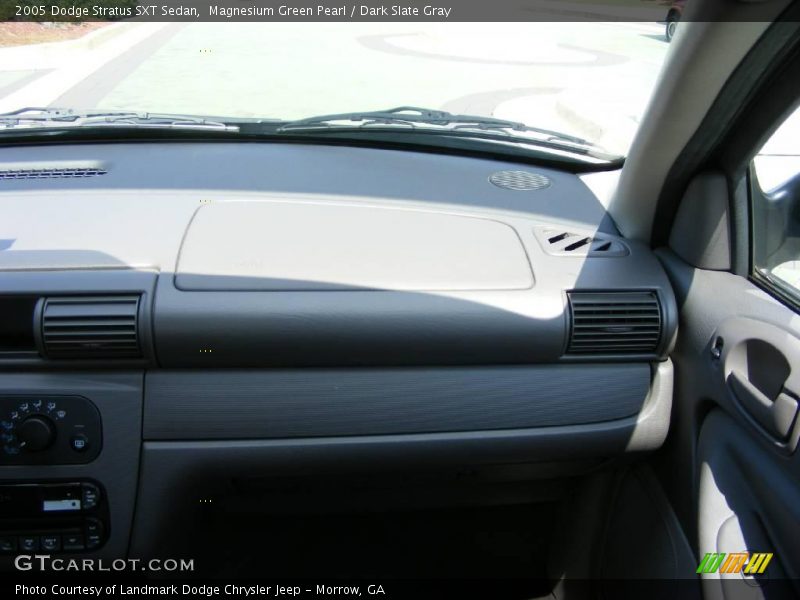 Magnesium Green Pearl / Dark Slate Gray 2005 Dodge Stratus SXT Sedan