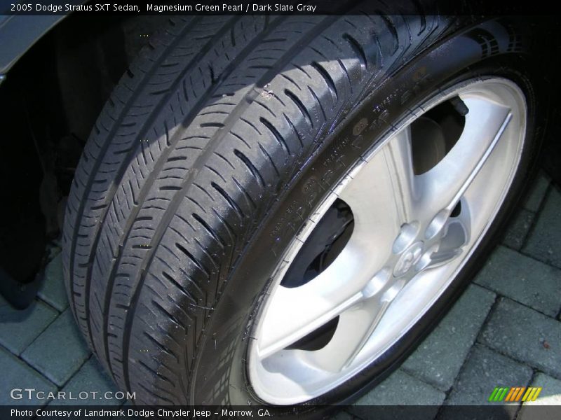 Magnesium Green Pearl / Dark Slate Gray 2005 Dodge Stratus SXT Sedan