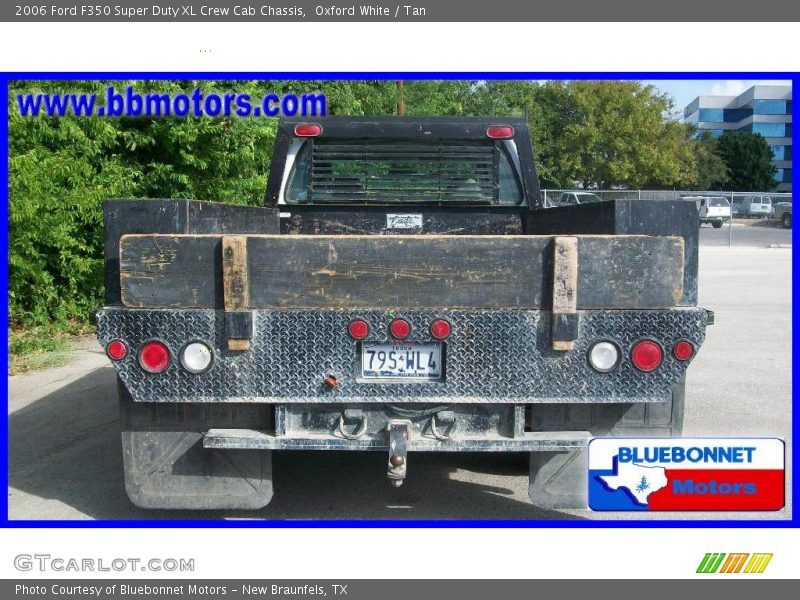 Oxford White / Tan 2006 Ford F350 Super Duty XL Crew Cab Chassis