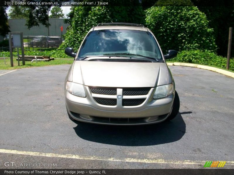 Light Almond Pearl / Taupe 2002 Dodge Grand Caravan eX