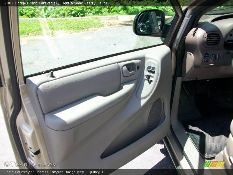 Light Almond Pearl / Taupe 2002 Dodge Grand Caravan eX