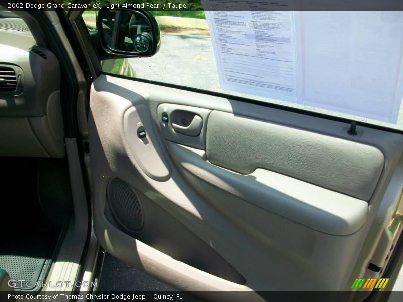 Light Almond Pearl / Taupe 2002 Dodge Grand Caravan eX