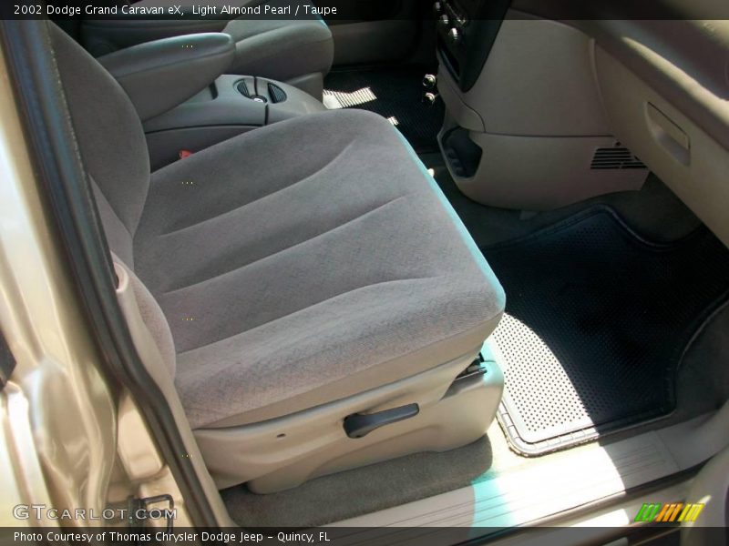 Light Almond Pearl / Taupe 2002 Dodge Grand Caravan eX