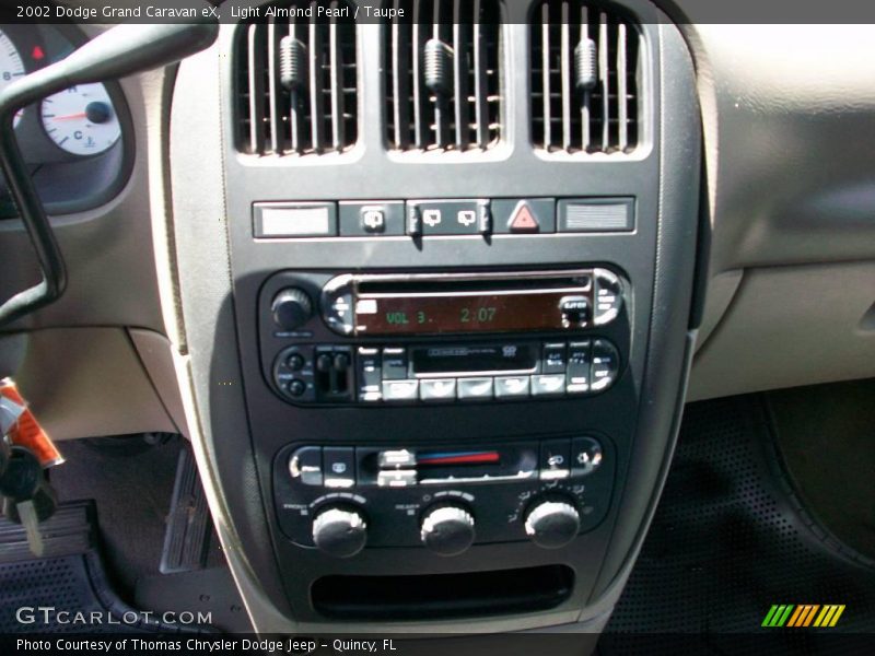 Light Almond Pearl / Taupe 2002 Dodge Grand Caravan eX