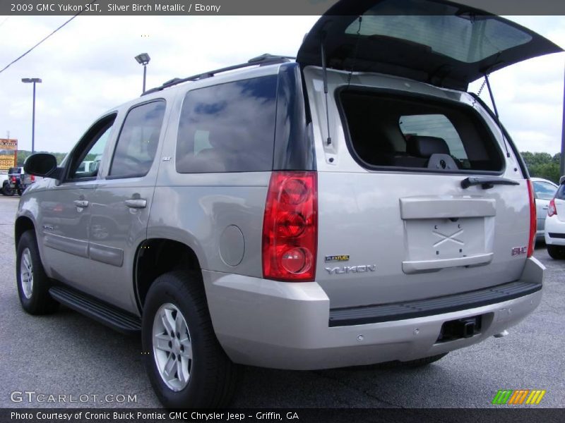 Silver Birch Metallic / Ebony 2009 GMC Yukon SLT