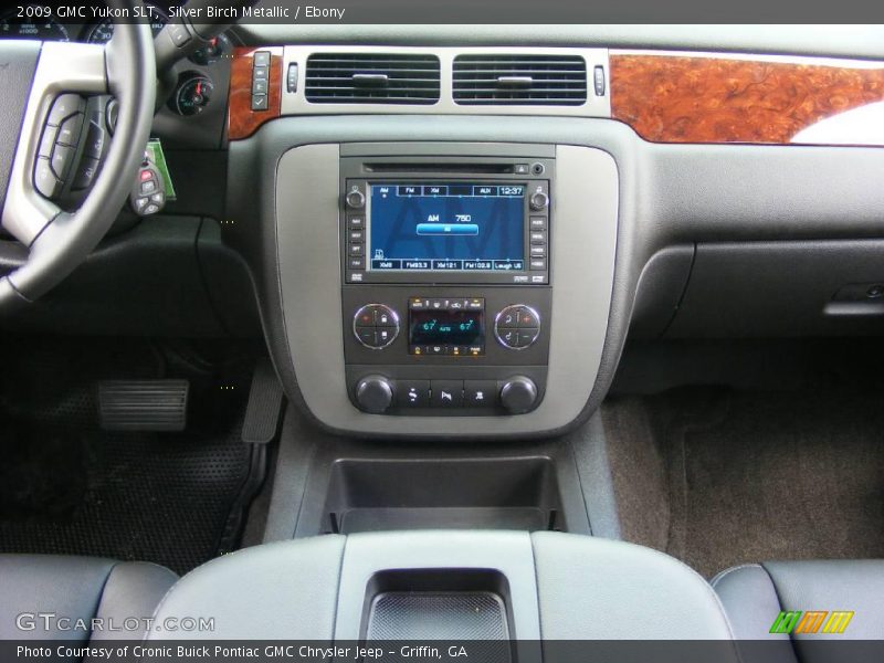 Silver Birch Metallic / Ebony 2009 GMC Yukon SLT