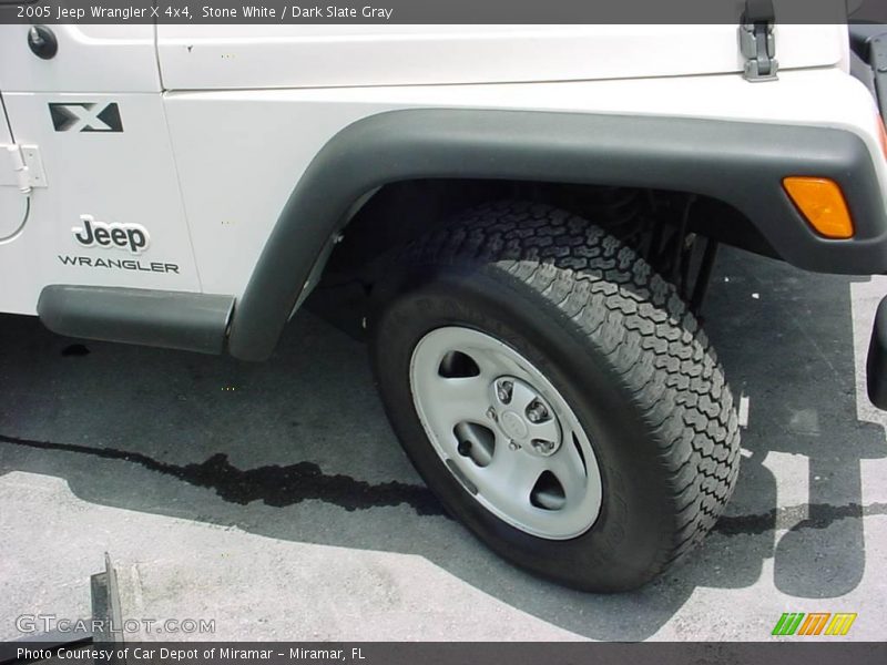 Stone White / Dark Slate Gray 2005 Jeep Wrangler X 4x4