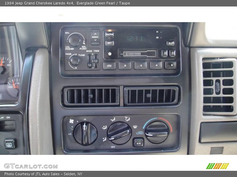 Everglade Green Pearl / Taupe 1994 Jeep Grand Cherokee Laredo 4x4