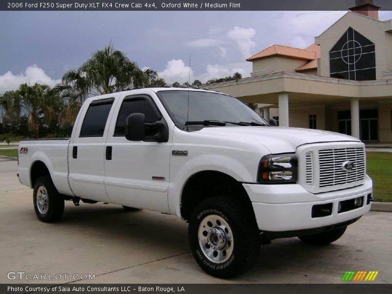 Oxford White / Medium Flint 2006 Ford F250 Super Duty XLT FX4 Crew Cab 4x4