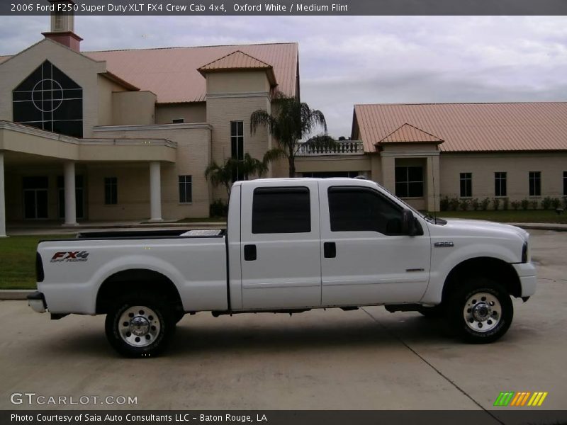 Oxford White / Medium Flint 2006 Ford F250 Super Duty XLT FX4 Crew Cab 4x4