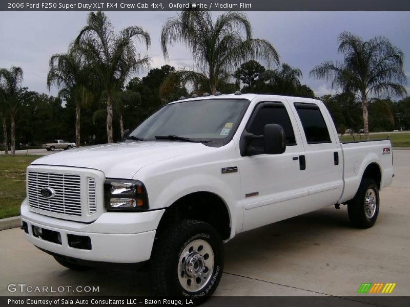 Oxford White / Medium Flint 2006 Ford F250 Super Duty XLT FX4 Crew Cab 4x4