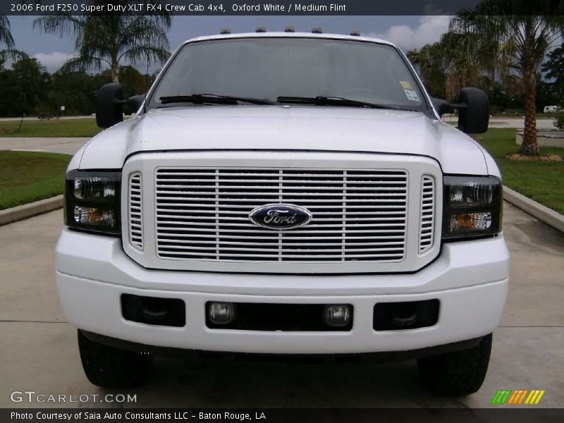 Oxford White / Medium Flint 2006 Ford F250 Super Duty XLT FX4 Crew Cab 4x4