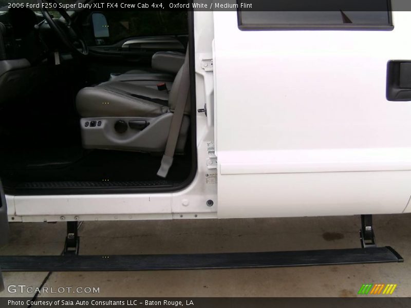 Oxford White / Medium Flint 2006 Ford F250 Super Duty XLT FX4 Crew Cab 4x4