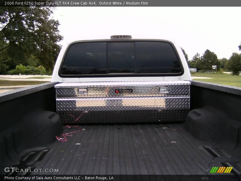 Oxford White / Medium Flint 2006 Ford F250 Super Duty XLT FX4 Crew Cab 4x4
