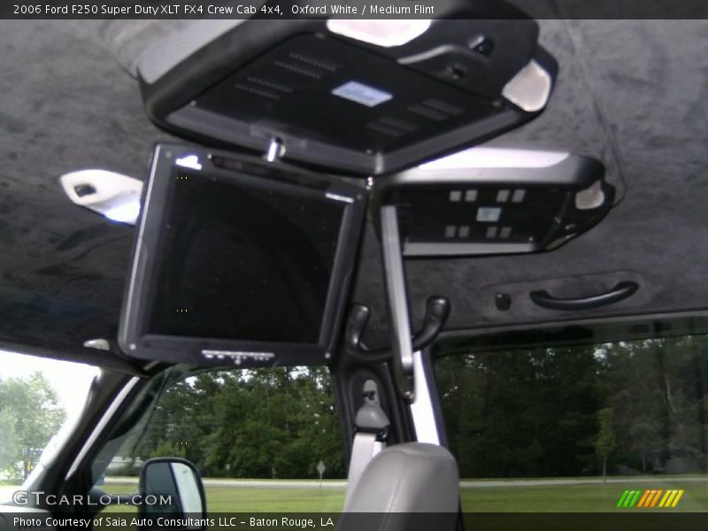 Oxford White / Medium Flint 2006 Ford F250 Super Duty XLT FX4 Crew Cab 4x4