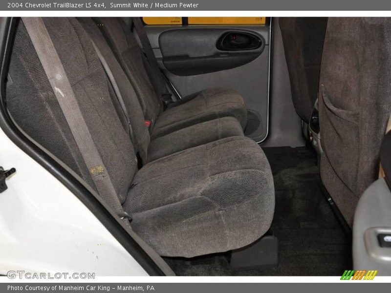 Summit White / Medium Pewter 2004 Chevrolet TrailBlazer LS 4x4