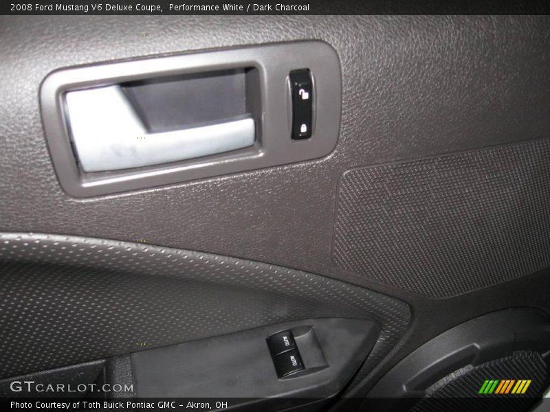 Performance White / Dark Charcoal 2008 Ford Mustang V6 Deluxe Coupe