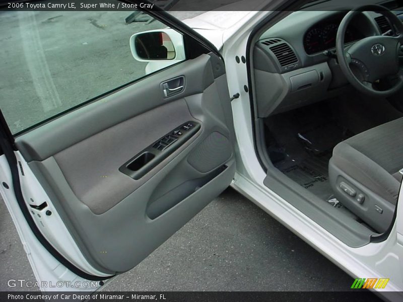 Super White / Stone Gray 2006 Toyota Camry LE