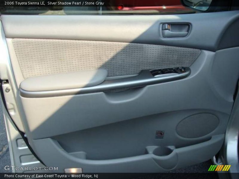 Silver Shadow Pearl / Stone Gray 2006 Toyota Sienna LE