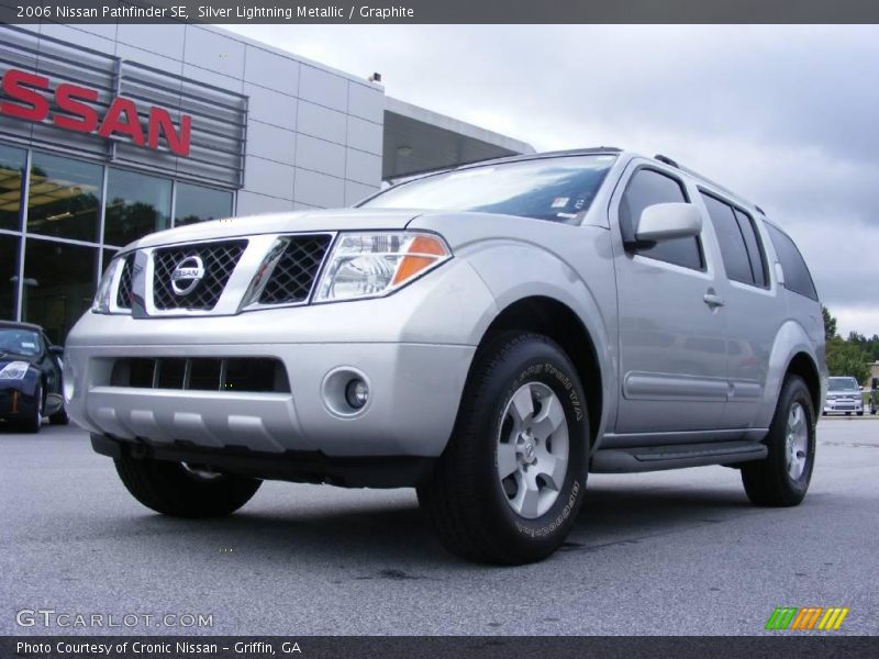 Silver Lightning Metallic / Graphite 2006 Nissan Pathfinder SE