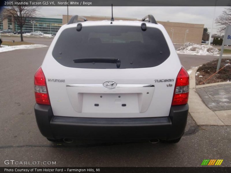 Nordic White / Beige 2005 Hyundai Tucson GLS V6