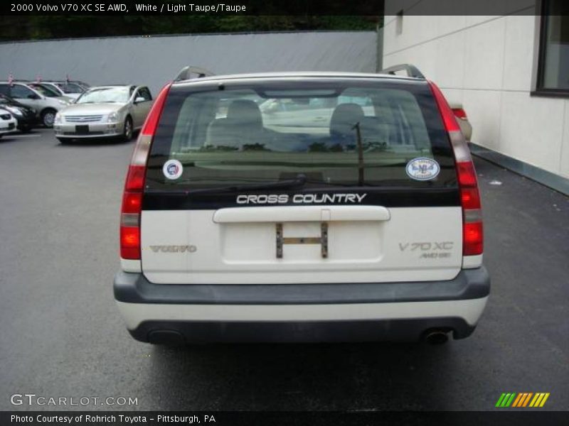 White / Light Taupe/Taupe 2000 Volvo V70 XC SE AWD